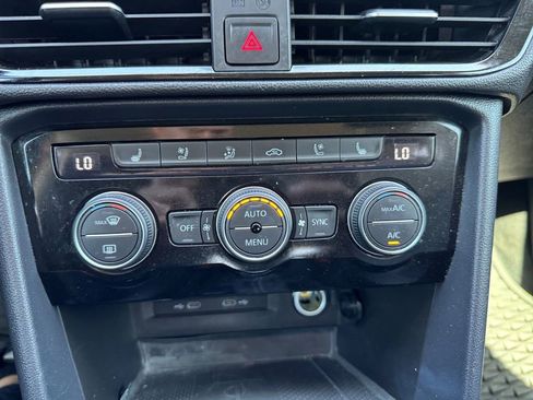 Used 2022 Volkswagen Taos SEL AWD/4WD image 18