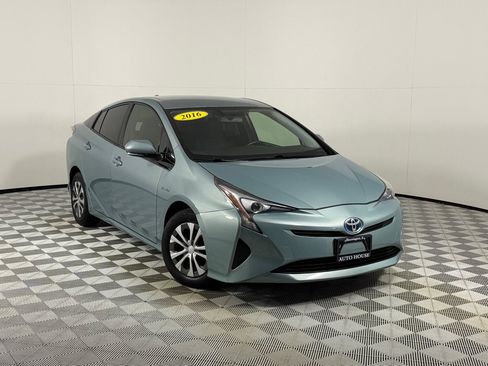 Used 2016 Toyota Prius Four FWD image 2