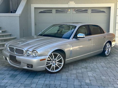 Used 2009 Jaguar XJ Vanden Plas Super V8 Portfolio RWD image 4