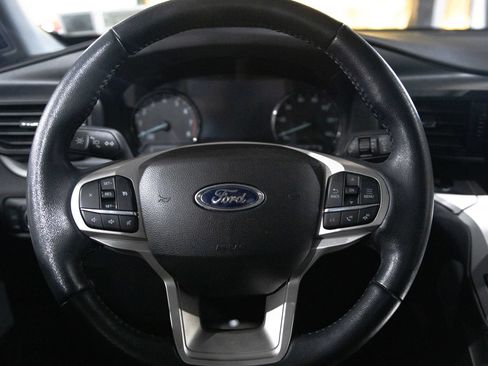 Used 2023 Ford Explorer XLT AWD/4WD image 21