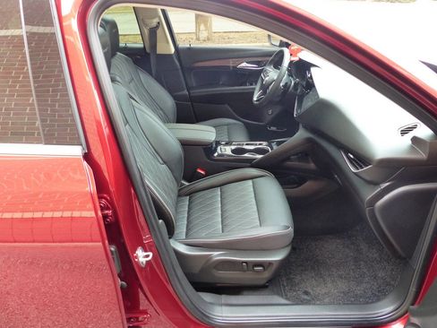 Used 2023 Buick Envision Avenir image 42