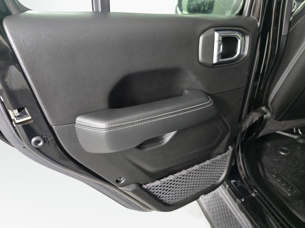 Used 2023 Jeep Wrangler Unlimited Sahara AWD/4WD image 34