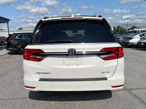 Used 2024 Honda Odyssey Elite image 4
