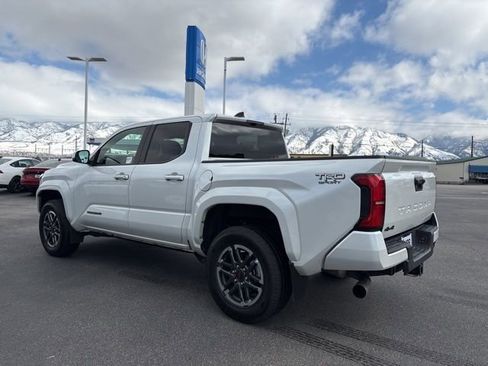 Used 2024 Toyota Tacoma TRD Sport image 5