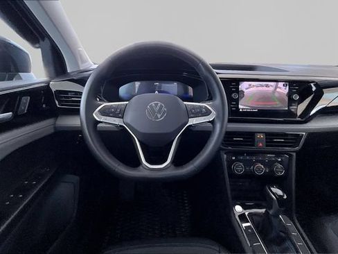 Used 2024 Volkswagen Taos SE FWD image 8