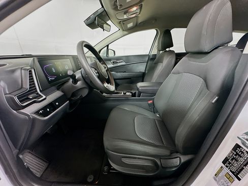 Used 2025 Kia Sportage LX FWD image 13