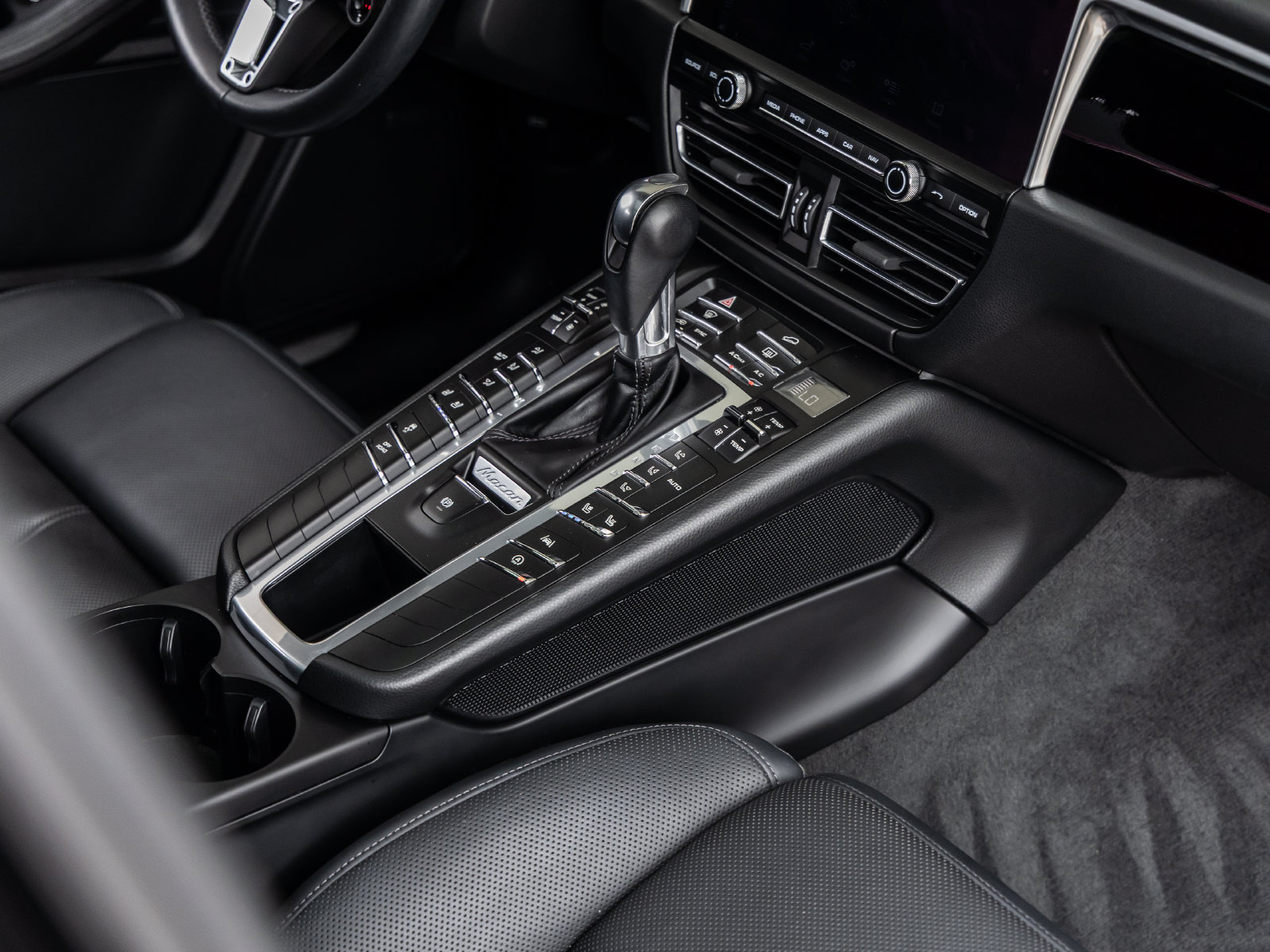 Certified 2019 Porsche Macan S AWD/4WD image 33
