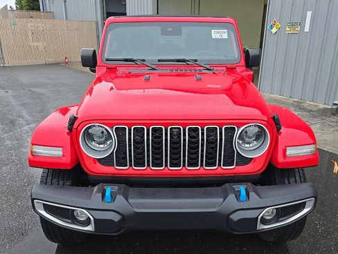 Used 2024 Jeep Wrangler Unlimited Sahara w/ Technology Group AWD/4WD image 3