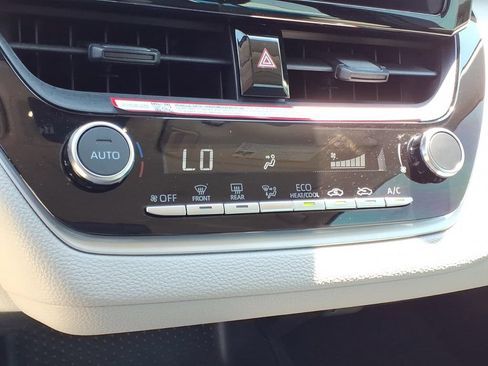 Used 2025 Toyota Corolla LE FWD image 15