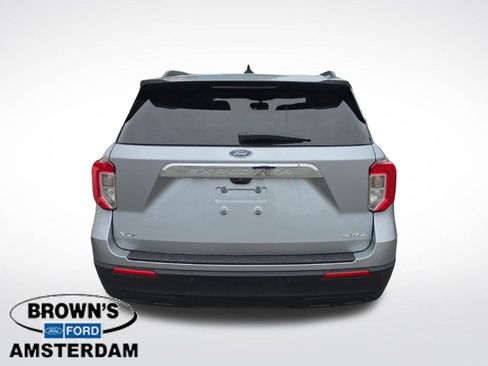 Used 2023 Ford Explorer XLT AWD/4WD image 8