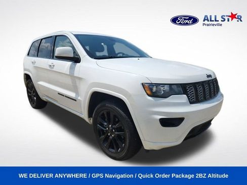 Used 2018 Jeep Grand Cherokee Altitude RWD image 1