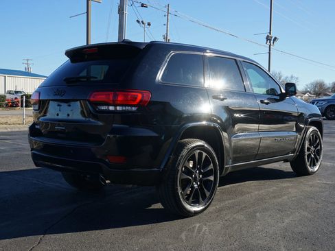 Used 2017 Jeep Grand Cherokee Altitude image 5