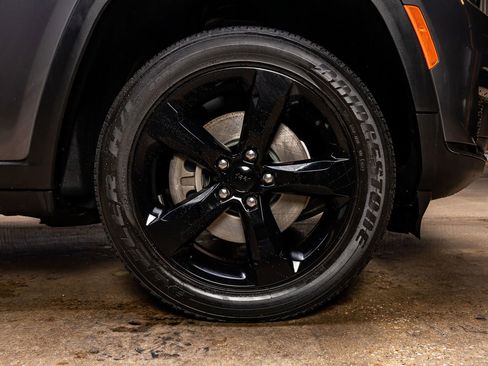 Used 2021 Jeep Grand Cherokee L Laredo AWD/4WD image 11