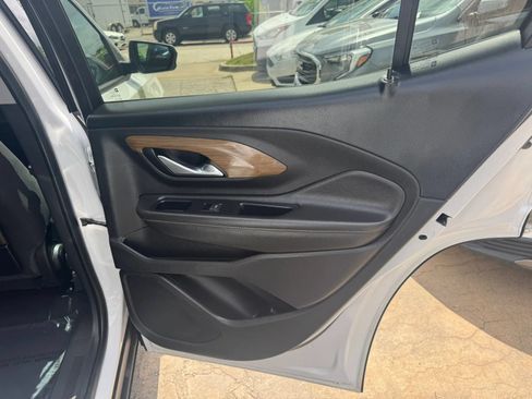 Used 2020 GMC Terrain SLE w/ Driver Convenience Package FWD image 13
