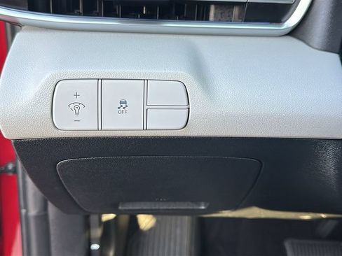 Used 2025 Hyundai Elantra Limited FWD image 21