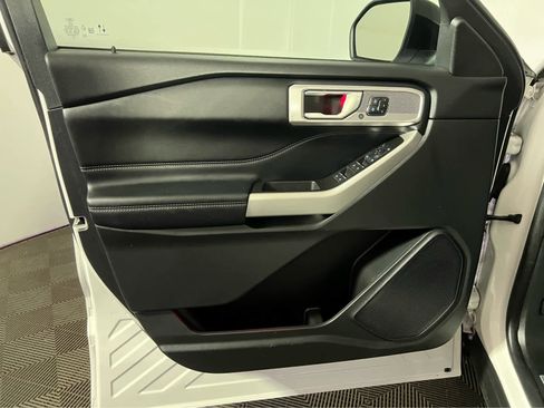 Used 2021 Ford Explorer Limited w/ Equipment Group 301A image 23