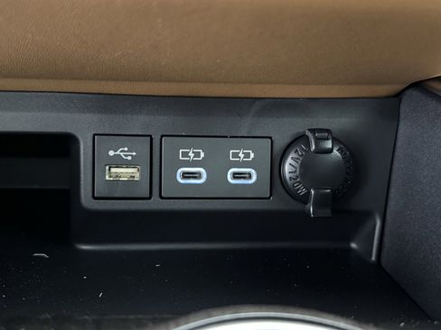 New 2026 Toyota Highlander Platinum image 3