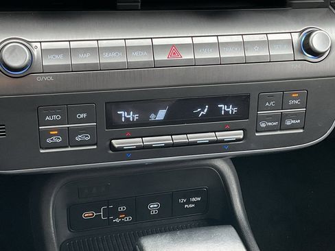 Used 2025 Hyundai Kona SEL image 32