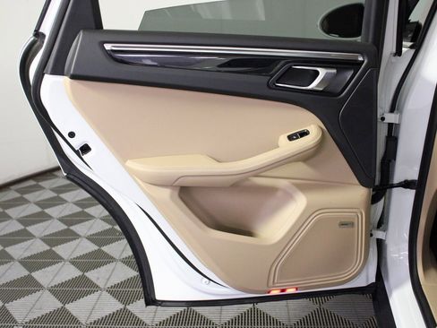 Used 2025 Porsche Macan w/ Premium Package Plus image 35