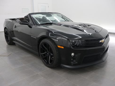 Used 2015 Chevrolet Camaro ZL1 RWD image 2