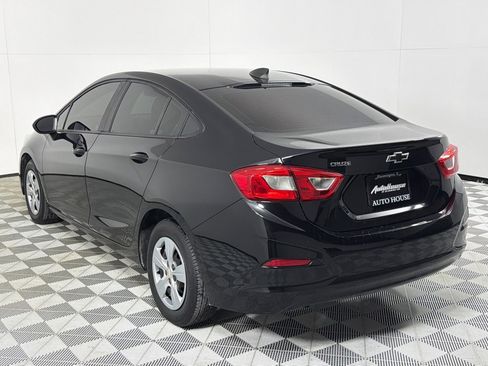 Used 2018 Chevrolet Cruze LS image 7