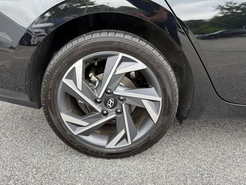 Used 2024 Hyundai Elantra Limited FWD image 14