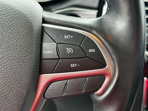 Used 2022 Jeep Grand Cherokee Laredo X AWD/4WD image 18
