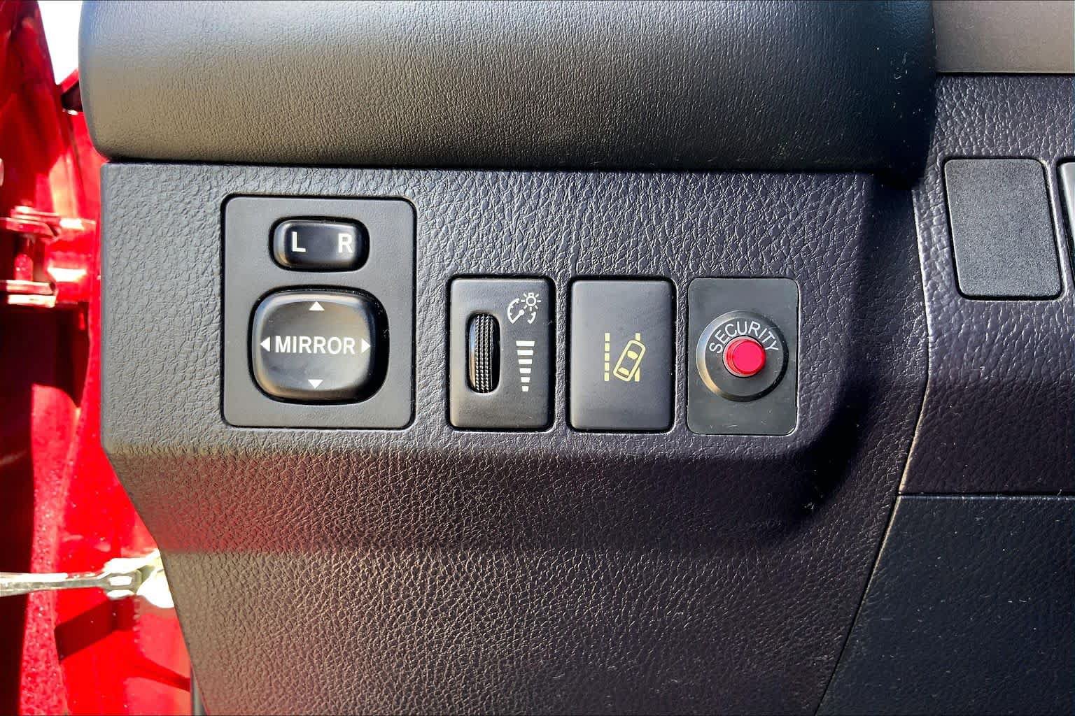 Used 2018 Toyota RAV4 XLE FWD image 33