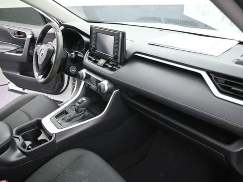 Used 2021 Toyota RAV4 LE image 16