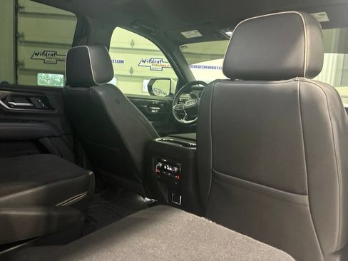 Used 2025 GMC Yukon XL Elevation w/ LPO, Elevation Black Package AWD/4WD image 42