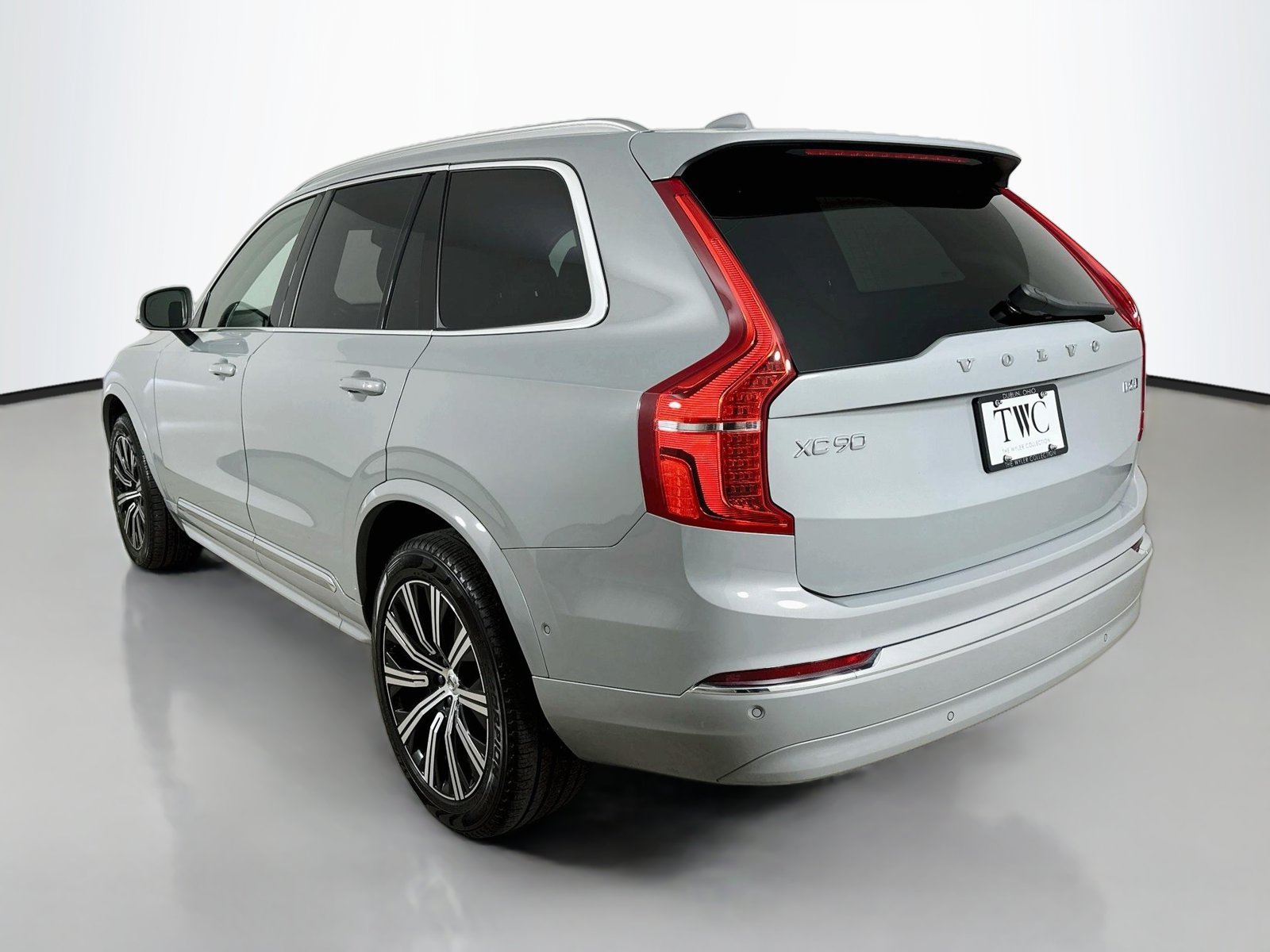 Certified 2025 Volvo XC90 B6 Plus AWD/4WD image 7
