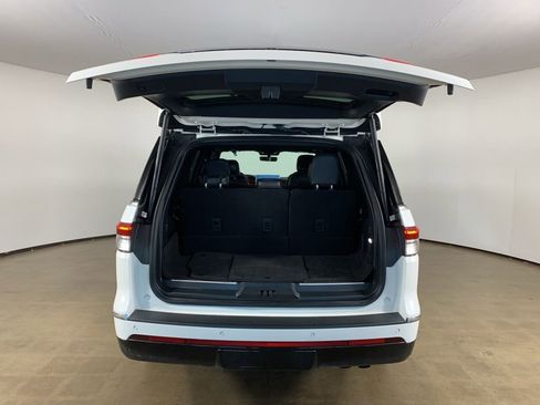 Used 2024 Lincoln Navigator Premiere AWD/4WD image 13