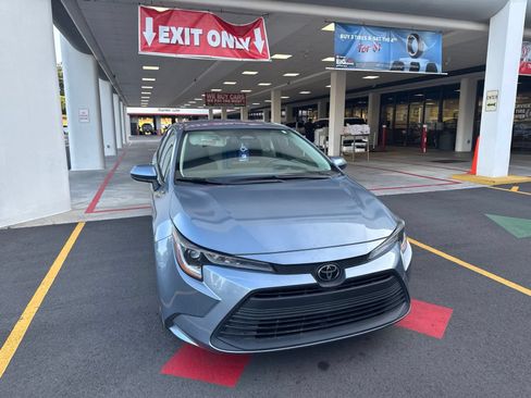 Used 2024 Toyota Corolla LE FWD image 2