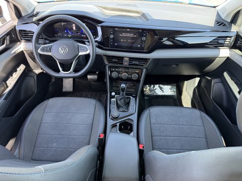 Used 2024 Volkswagen Taos SE image 33