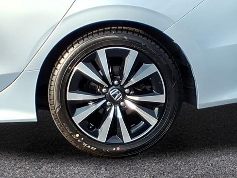 Used 2022 Honda Civic EX image 3