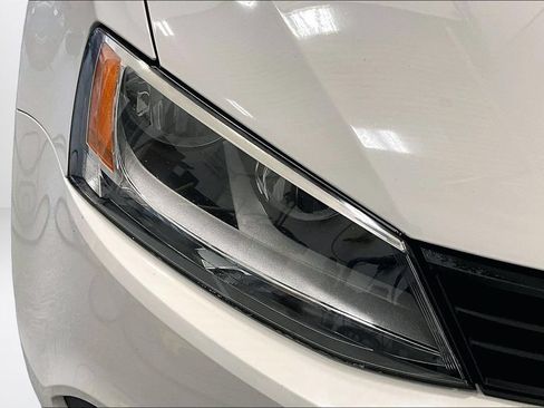 Used 2012 Volkswagen Jetta SE FWD image 29