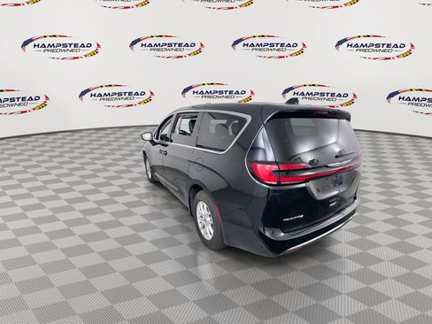 Used 2023 Chrysler Pacifica Touring-L FWD image 6