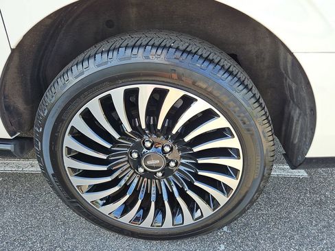 Used 2021 Lincoln Navigator L Black Label w/ Cargo Convenience Package AWD/4WD image 41