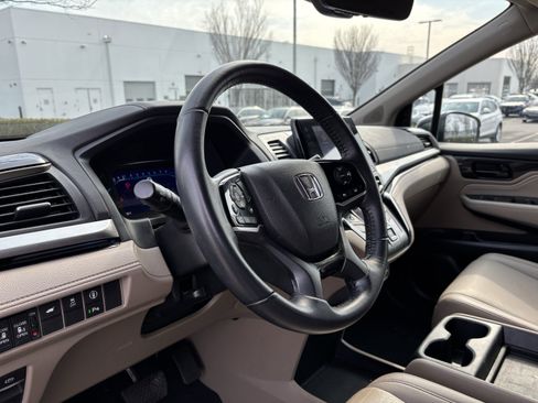 Used 2021 Honda Odyssey Touring image 17