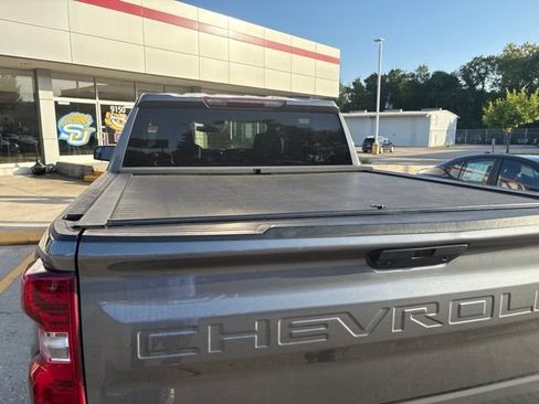 Used 2021 Chevrolet Silverado 1500 LT w/ Z71 Off-Road Package AWD/4WD image 12