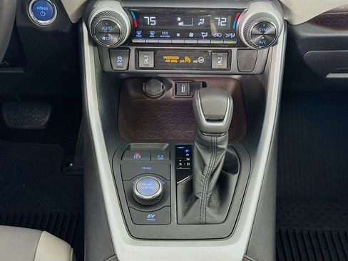 Used 2020 Toyota RAV4 Limited image 37