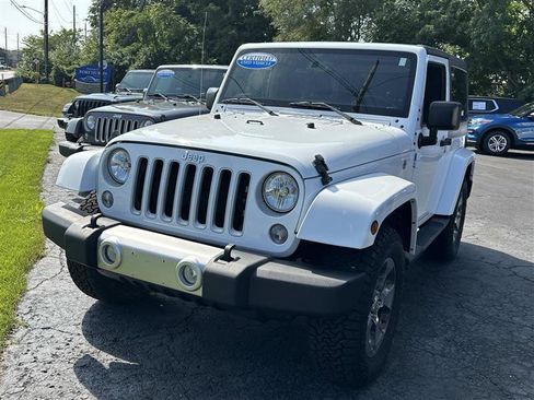 Used 2018 Jeep Wrangler Sahara w/ Connectivity Group AWD/4WD image 5