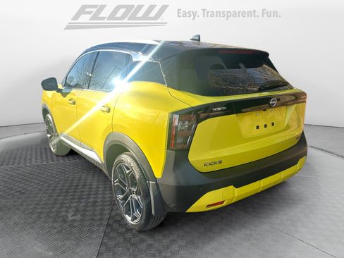 Used 2025 Nissan Kicks SR w/ SR Premium Package image 6