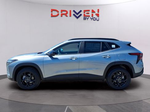 New 2026 Chevrolet Trax LT w/ Driver Confidence Package image 2