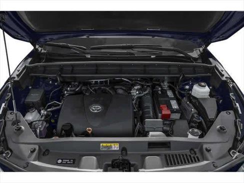 Used 2022 Toyota Highlander XLE image 8