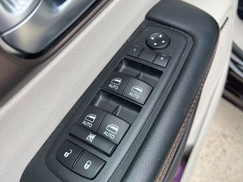 Used 2019 Chrysler Pacifica Touring-L Plus w/ Advanced Safetytec Group image 12