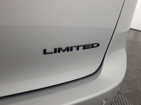 New 2026 Chrysler Pacifica Limited image 32
