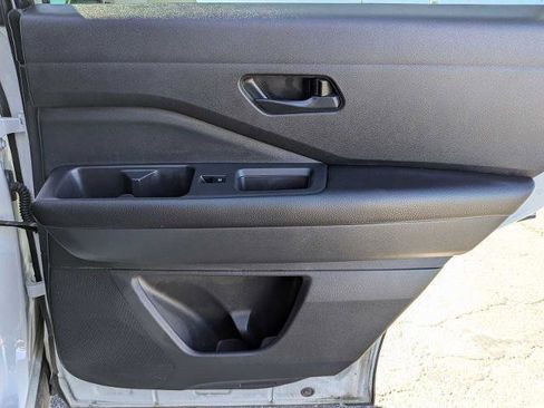 Used 2025 Nissan Pathfinder SV image 28