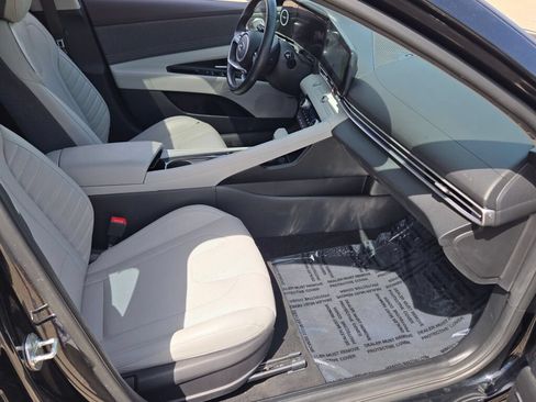 Used 2022 Hyundai Elantra Limited w/ Cargo Package FWD image 4