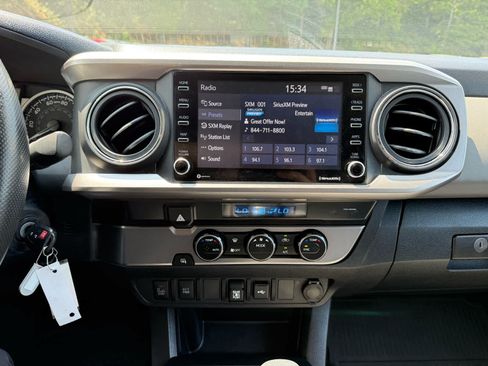 Used 2022 Toyota Tacoma SR5 w/ Technology Package RWD image 17